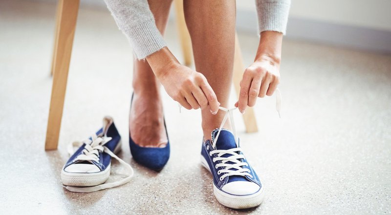 TA trik razkriva, kako premajhne čevlje narediš udobne! (foto: Profimedia)