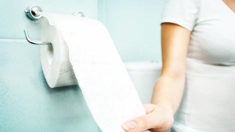 To o tvoji osebnosti pove način, kako obešaš rolico toaletnega papirja!