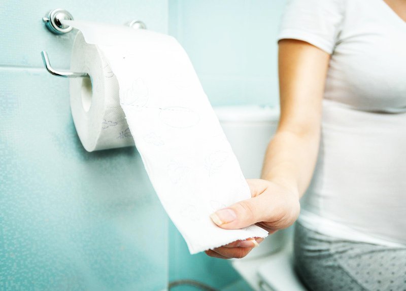 To o tvoji osebnosti pove način, kako obešaš rolico toaletnega papirja! (foto: Profimedia)
