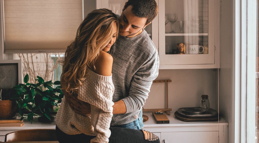 9 neromantičnih stvari, ki se (v resnici) zgodijo, ko se zaljubiš v svojo sorodno dušo (foto: Unsplash/Brooke Winters)