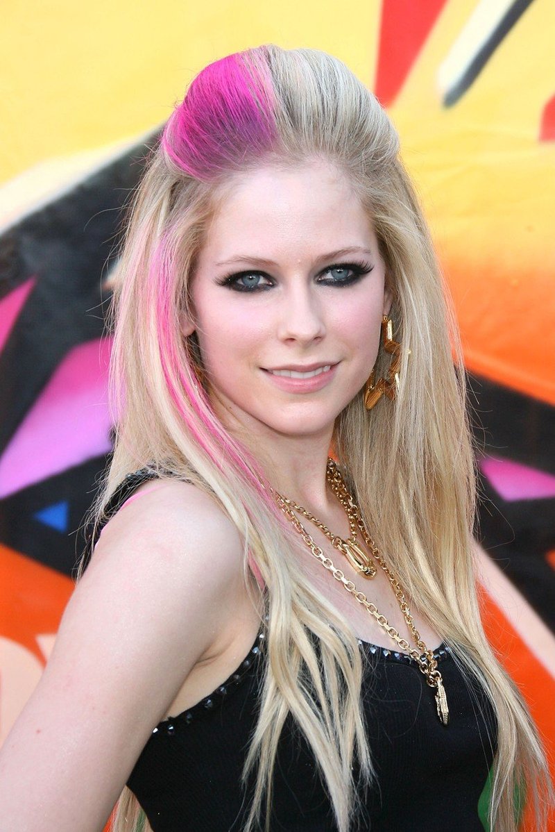 Avril Lavigne se je po bolezni prvič pokazala v javnosti in izgledala TAKO! (foto: Profimedia)