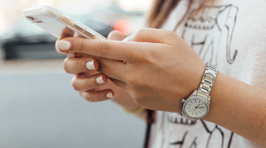 S TEM trikom lahko telefon najdeš, tudi če imaš izklopljen zvok! (foto: Unsplash.com/@ Paul)