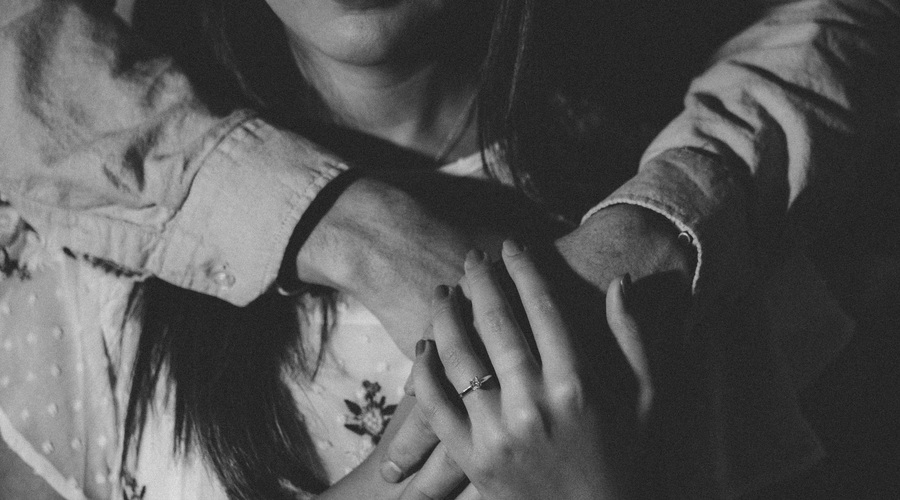 Skrivnosti, ki jih ženske nikoli ne delimo s svojim partnerjem! NIKOLI! (foto: Unsplash.com/Antonio Dicaterina)
