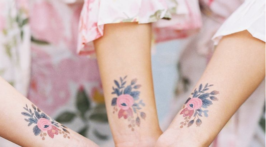 Ti začasni tatuji skrivajo nepričakovani dodatek, ki ga boš vzljubila v trenutku! (foto: Instagram.com/@Tattly)