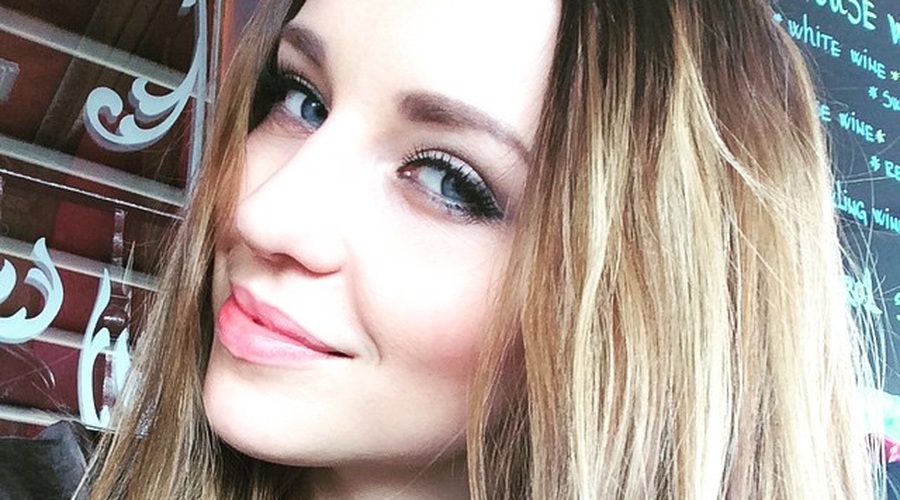 Maja Keuc se je poslovila od svojih dolgih las! Ti je všeč njena nova frizura? (foto: Instagram.com/@amayamusicofficial)