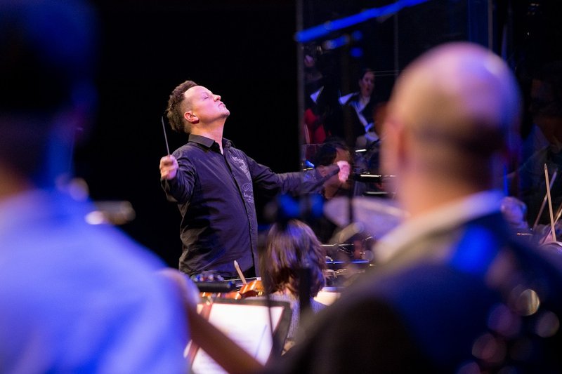Simfonična ekstaza na velikem odru obljublja eksplozivno prebujenje vseh čutov! (foto: Max Petač)