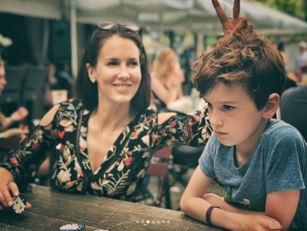 Ob pogledu na zgornjo fotografijo smo opazili očitno podobnost med Lili in Tilnom, še bolj pa nas je prevzelo dejstvo, …