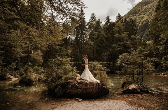 8. Lovro Rozina (lr_weddings) Lovro pravi, da želi na fotografijah ujeti iskrene trenutke, čustva in veselje.