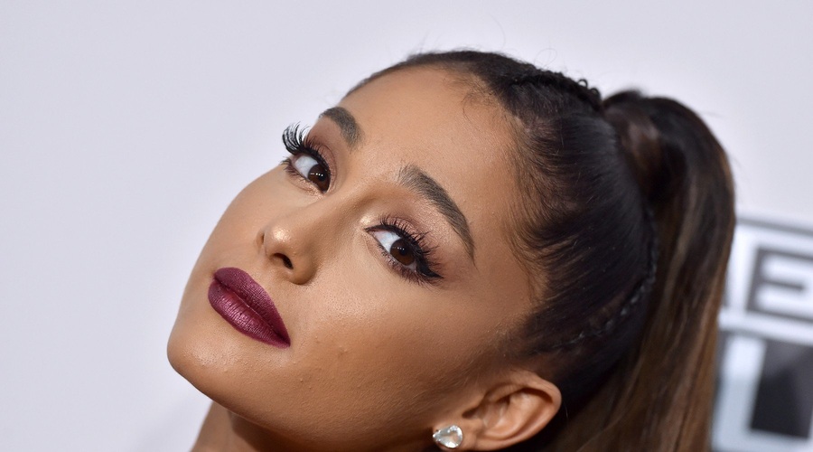 Ne boš verjela, s kom po novem hodi pevka Ariana Grande (foto: Profimedia)