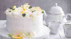 RECEPT: Božanska bezgova tortica (poročna torta princa Harryja in Meghan Markle)