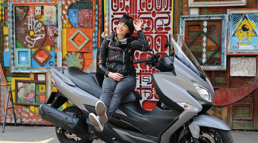 "Boj zanjo med tabo in tvojim dragim motoristom bo šel na nož" (#motoristkindnevnik št. 10) (foto: Helena Kermelj)