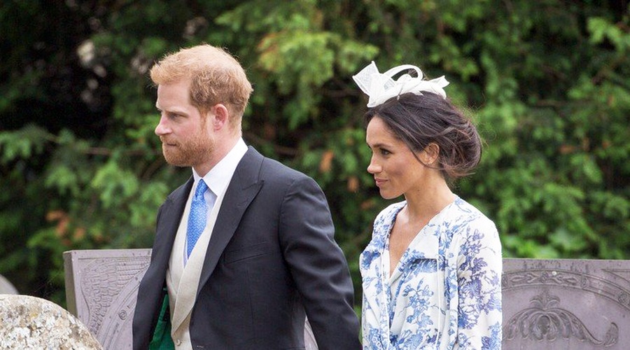 Meghan Markle na poroki nečakinje princese Diane nosila čudovito dolgo oblekico (foto: Profimedia)