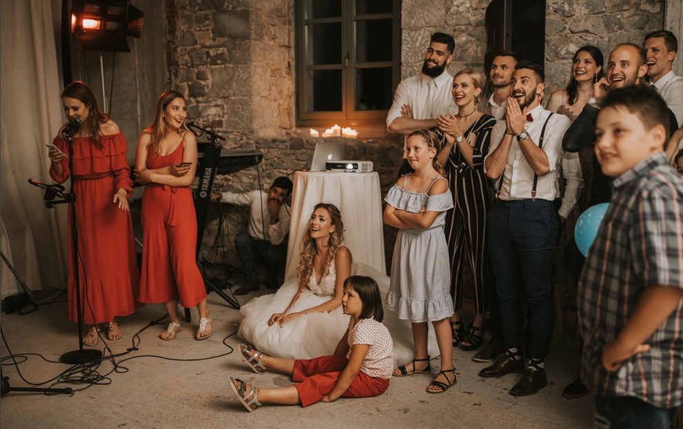 "Milijon vprašanj na temo, kdaj bo več slik iz poroke, zakaj sva bila tako ‘tiho’, zakaj na dan poroke in …