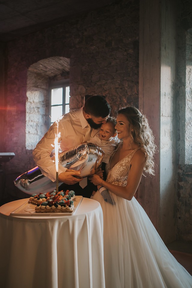 Na poroki se je mladoporočencema pridružil tudi njun sinček Maks, ki je nedolgo nazaj praznoval svoj 1. rojstni dan.