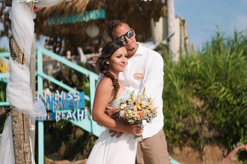 Razkrivamo: FOTO utrinki čudovitega poročnega dne Urške in Jonija (Oopsi družinica) (foto: Instagram.com/@oopsiurska)