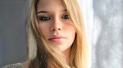 Jih bo prijavila policiji?! Nadlegujejo Anamario Goltes, fotografirali so jo v Audiju, prek domofona pa spraševali, če bi ...