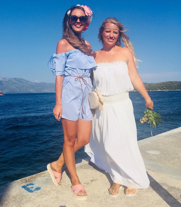 Tudi letos je obiskala Korčulo, kjer se je udeležila poroke prijateljice. Fantastična fotografija, kaj?
