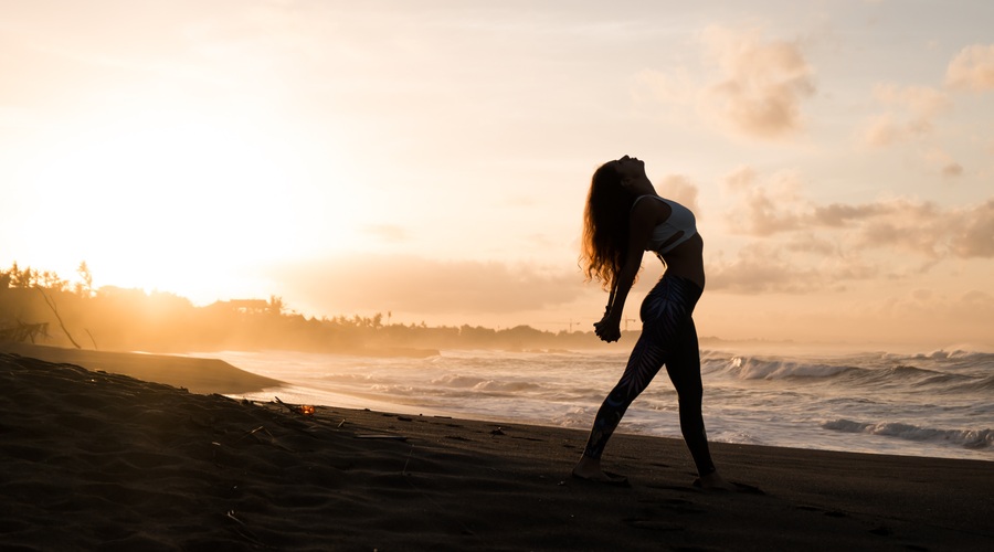 3 preproste vaje za ubijalsko (plažno) telo (foto: Unsplash.com/Avrielle Suleiman)