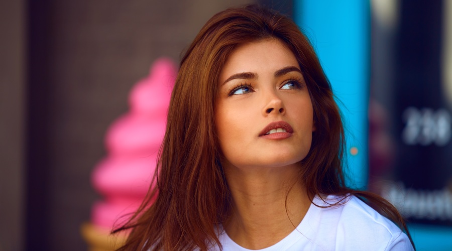 Kako bi morala skrbeti za svojo kožo, glede na to, koliko si stara? (foto: Unsplash.com/Ayo Ogunseinde)
