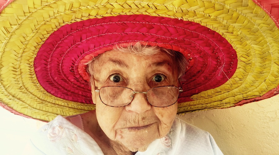 "Pogumno prosi za stvari, ki si jih želiš" (VELIKE življenjske lekcije starih staršev) (foto: Unsplash.com/Alex Harvey 🤙🏻)