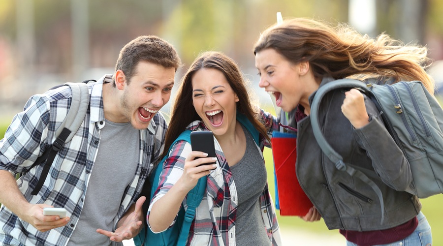 3 super trendni dodatki za kul stil v šoli (foto: shutterstock)
