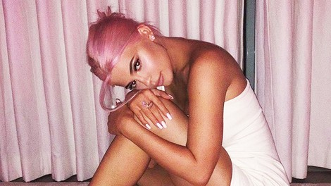 Našli smo PREPROST način, kako do rožnatih las Kylie Jenner doma
