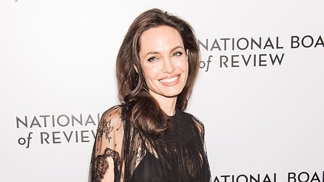 TE kavbojke Angelina Jolie nosi cel čas (in našle smo jih v H&M)