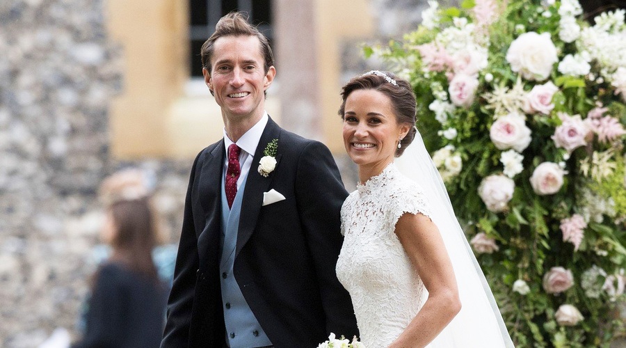 Uau! Poglej, v kako KRASNI obleki je Pippa Middleton svetu predstavila prvorojenca (foto: Profimedia)