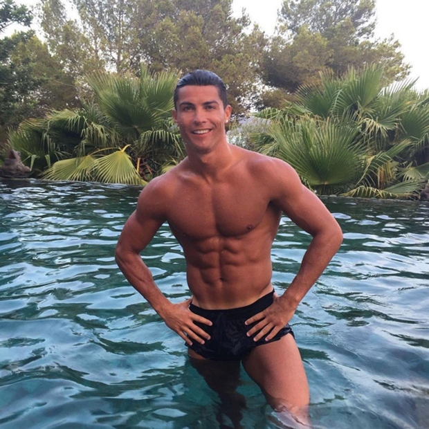 Verjetno že veš, da je Cristiano Ronaldo zelo poseben človek. Poleg drugačnih navad spanja in prehranjevanja je tudi zagovornik estetskih …