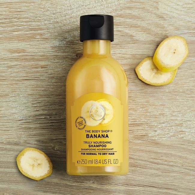 ...bananinem šamponu, ki je ob svoji prvi izdaji obnorel vse oboževalke kozmetične znamke. Ne samo, da zelo lepo diši, ampak …