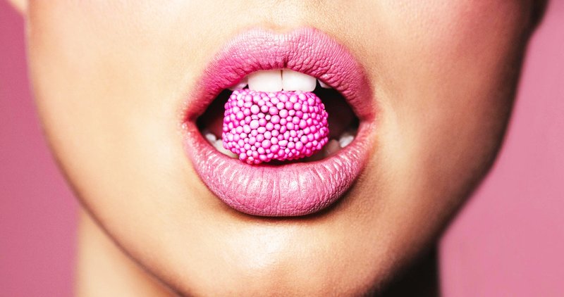 So tvoje ustnice pozimi VEDNO razpokane? Poskusi TO! (nasvet naše novinarke) (foto: Profimedia)