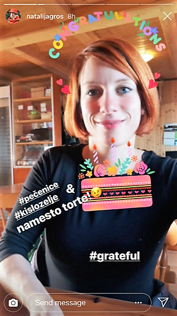 Namesto torte si je raje privoščila pravo zimsko kosilo: pečenice in kislo zelje ...