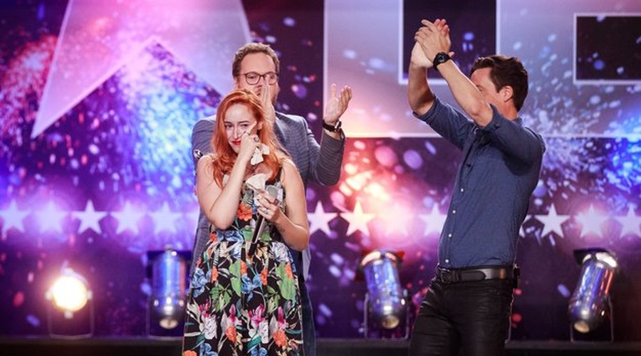 Zadnja finalistka oddaje Slovenija ima talent Veronika Steiner ima za seboj težko življenjsko pot (foto: POP TV)