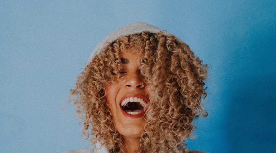 Če boš uporabila TA trik, boš dobila največ pohval na svoje lase (foto: Unsplash.com/Ivana Cajina)