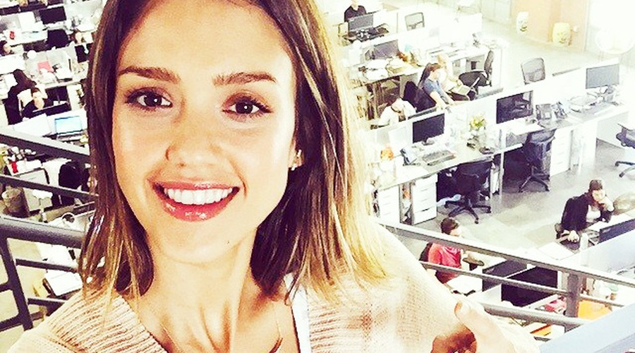 Džins bomo nosili tako, kot Jessica Alba (popolno za JESEN!) (foto: Profimedia)