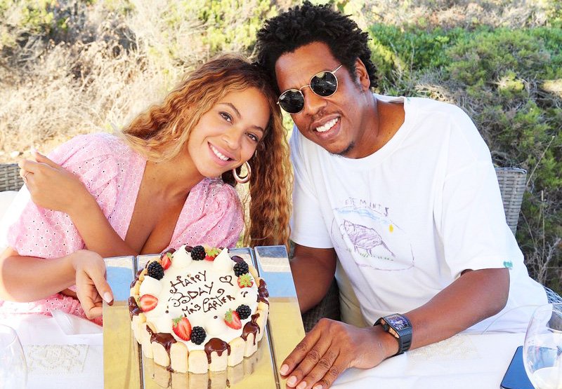 Uou! Beyonce in Jay-Z sta se znova poročila, njena poročna obleka pa je BOŽANSKA (foto: Profimedia)