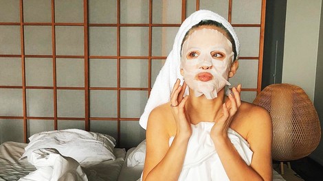 Poskusile smo BREZPLAČNI lepotni ritual, ki je navdušil lepotne blogerke (in ja, DELUJE!)