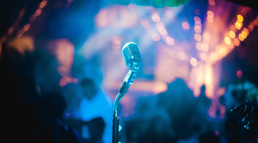 Znani Slovenec pripravlja novo Stand up predstavo (foto: Unsplash.com/BRUNO CERVERA)