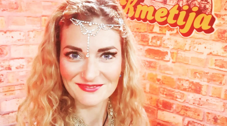 Uganeš, s čim se danes preživlja Anna Paynich? (Ideja se ji je utrnila prav na KMETIJI) (foto: Instagram.com/annapaynich)