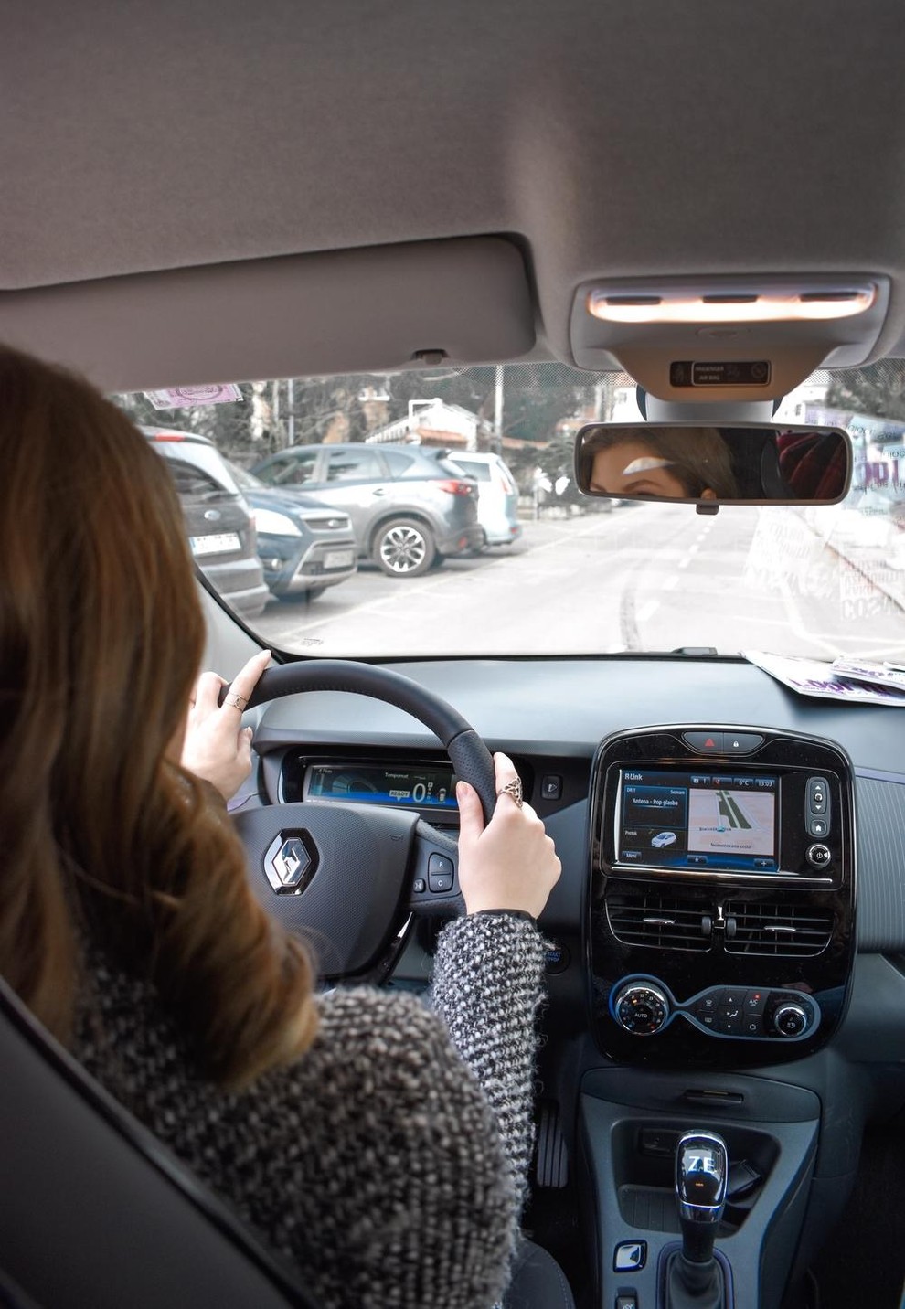 Zapeljal nas je novi Renault Zoe. Ali ni simpatičen?