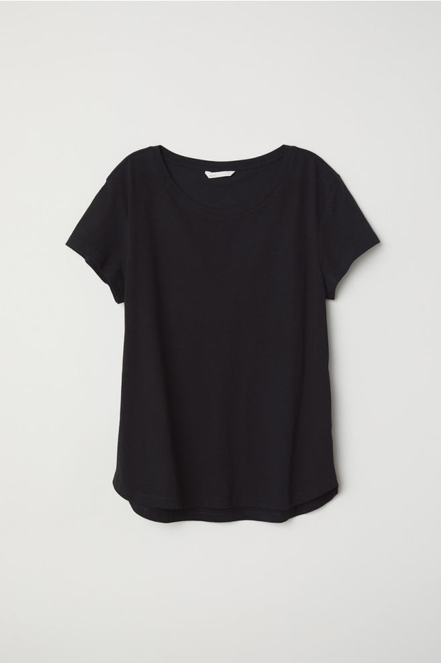 Ki jo lahko kupiš v najbližji H&M trgovini. Tale črna T-shirt majčka te bo stala 4,99€, zagotovo pa imaš kakšno …