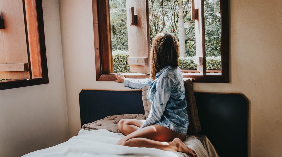 "V primerih, ko menstruacije ni bilo po več mesecev, sem komaj dihala." (Izpoved mlade Slovenke) (foto: Unsplash/Pamela Lima)