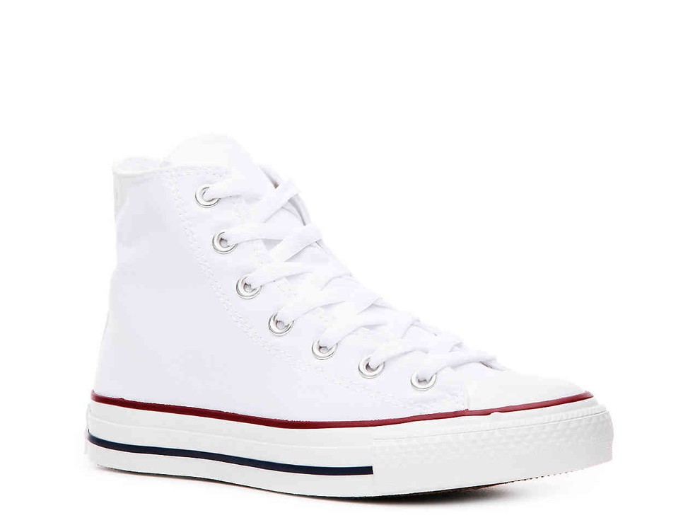 Converse, 48,6 eur Kupiš jih lahko tukaj: https://bit.ly/2tbXoG9 Si za vintidž stil? Potem ti bodo naslednje superge gotovo všeč ...