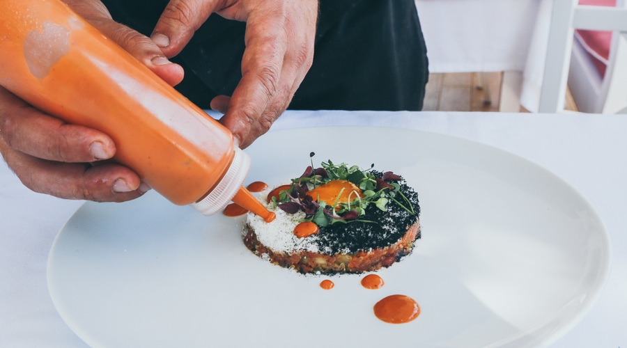 V Novi Gorici bo ta teden gostoval Michellinov chef (preveri, kje!) (foto: Unsplash.com/Nick Karvounis)