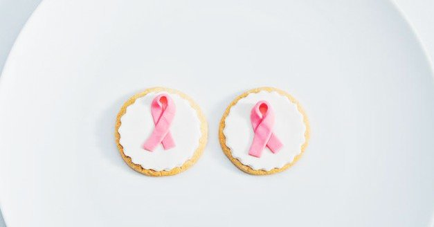 Rak na dojkah: Poleg bulice, bodi pri pregledovanju pozorna tudi na TA simptom (rade ga spregledamo!) (foto: Profimedia)