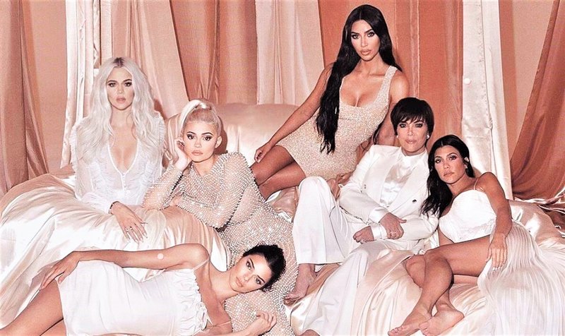 Klan Kardashian spet postregel s Photoshop spodrsljajem (in to ne samo z enim!) (foto: Instagram/Kim Kardashian)