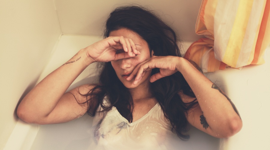 "Trenutek, ko izveš, da si bo nekdo čez 10 ur vzel življenje, je grozen" (resnična zgodba, ki je preprečila samomor) (foto: Unsplash/Naomi August)