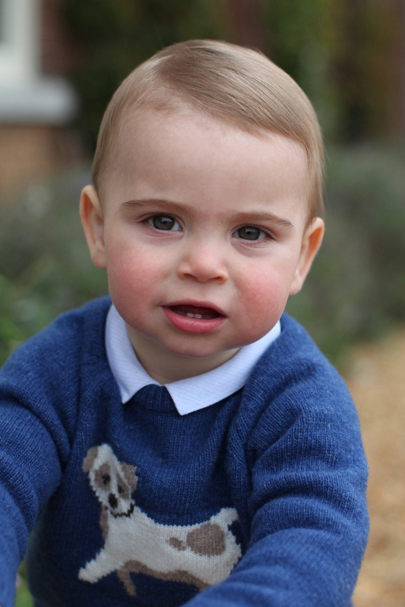 A ni luškan? 😍Fotografije, ki jih lahko najdeš tudi na uradnem Instagramu družinice @kensingtonroyal, je posnela kar Kate, ki fotografijo …