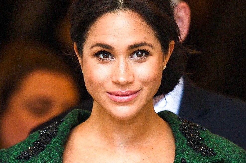 Aww! Verižico, ki jo je včeraj nosila Meghan Markle, obožujejo vsa (zelo) KUL dekleta (+ kje jo kupiš) (foto: Profimedia)