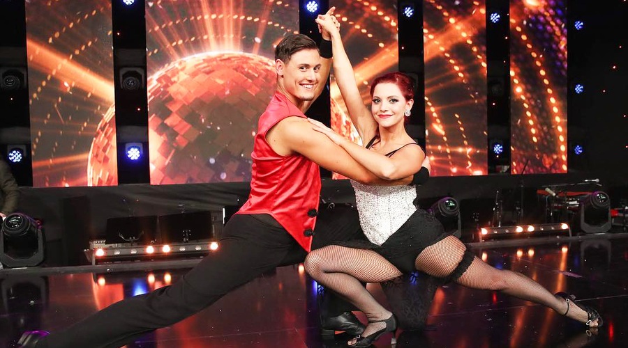 Pa iiiiii, no! Poglej odziv sinčka Tanje Žagar (Zvezde plešejo), ko je videl mamico na televiziji (foto: POP TV)